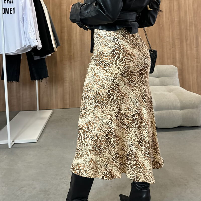 SIDONIE I MODISCHER ROCK MIT TIERPRINT