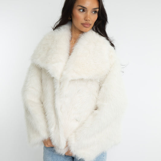 MARLENA I WINTERJACKE AUS KUNSTFELL