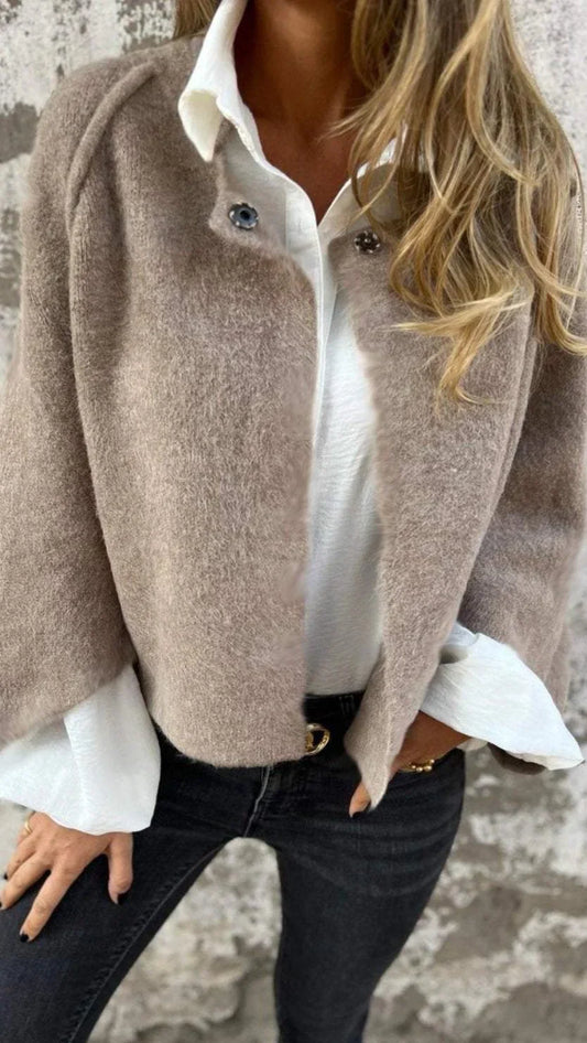 LILLI I LUXURIÖSER MANTEL